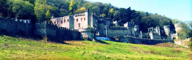 English in Abergele with Language International