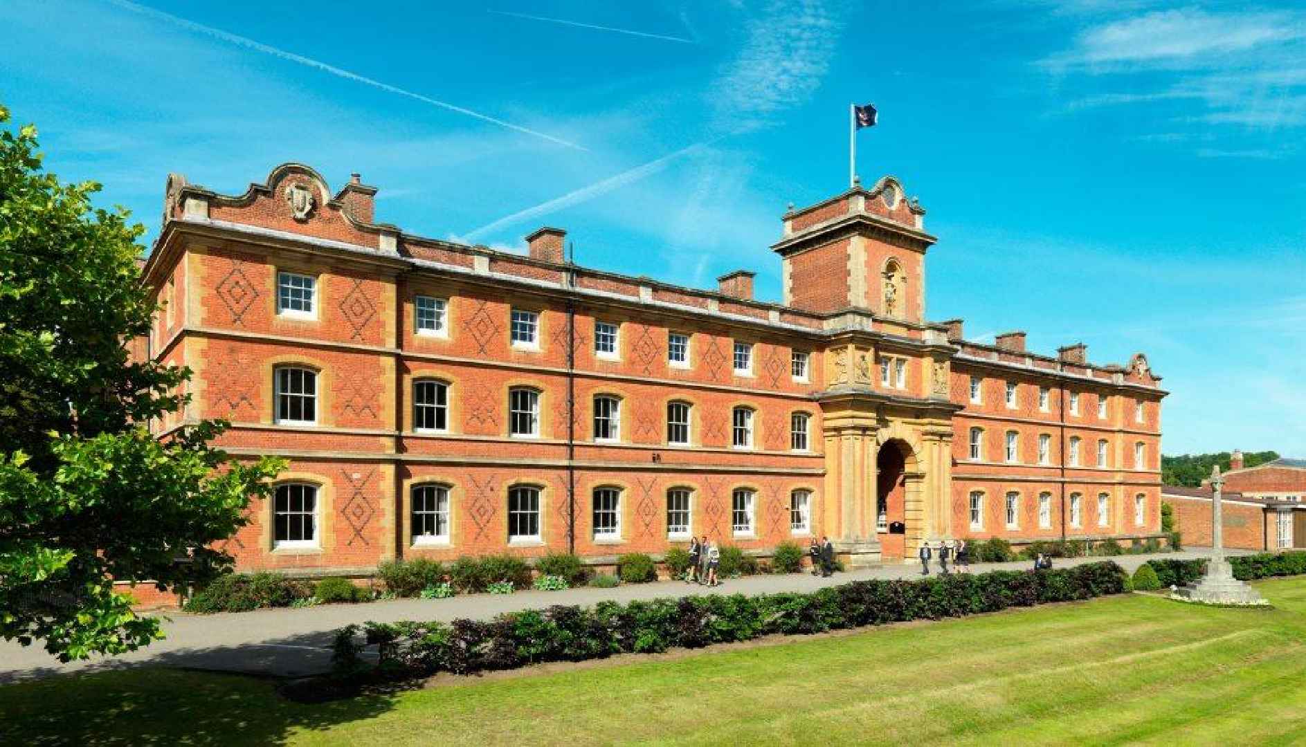 UK2Learn EFL Summer Programme - UK2Learn | Language International