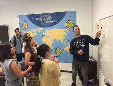 معاهد اللغة الاسبانية في أليكانتي : Elcano School Alicante