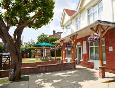 English schools in Poole: Southbourne school of English