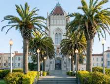 Escolas de Inglês em El Granada: Tamwood Camps at University of San Francisco